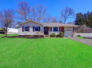 14 Gannet Dr, Commack, NY 11725