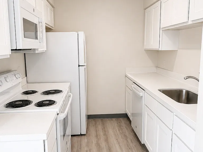 Moraine View Apartments — Photo 9