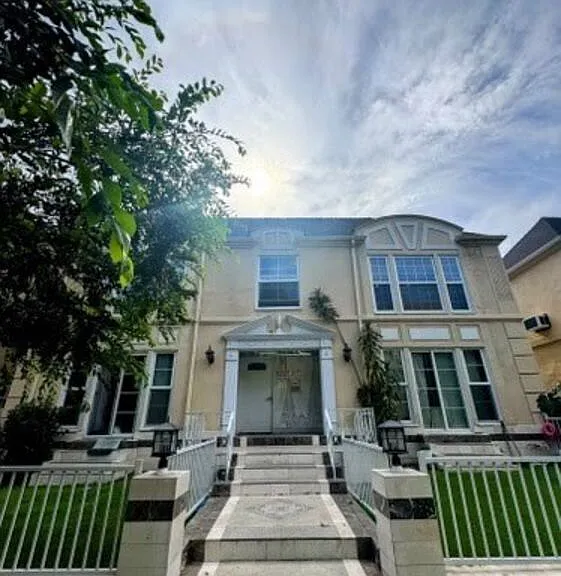 133 S Crescent Dr #3 — Photo 2