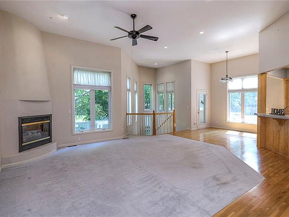 5th image of 15537 Woodward St