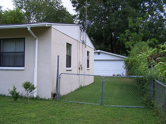 Gate/wide side yard 