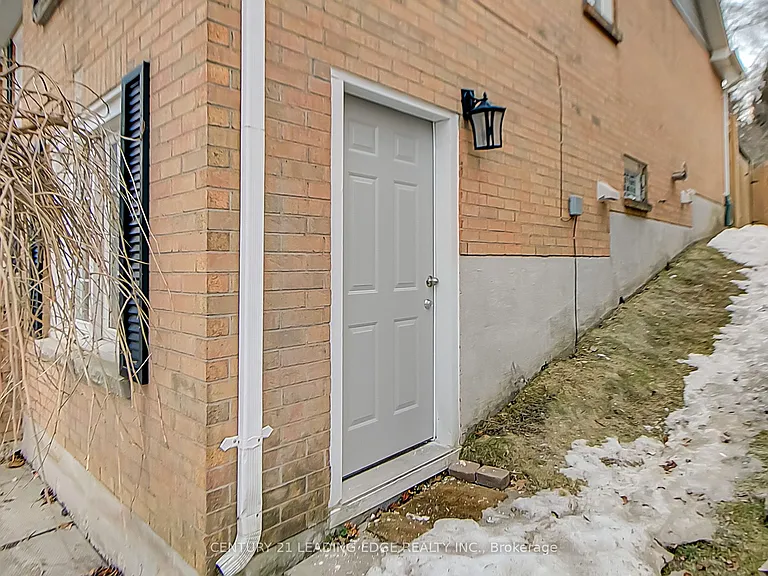 55 McCrimmon Cres #LOWER — Photo 2