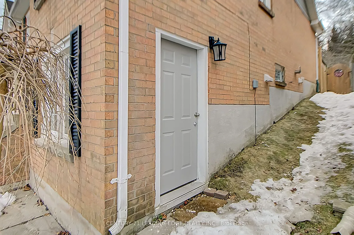 Building Photo - 55 McCrimmon Cres #LOWER
