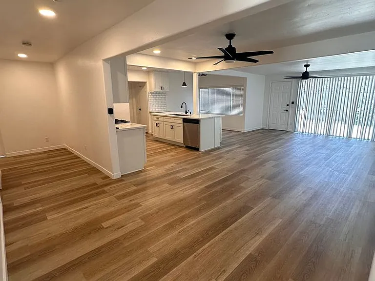 6249-6253 Mary Lane Dr — Photo 24