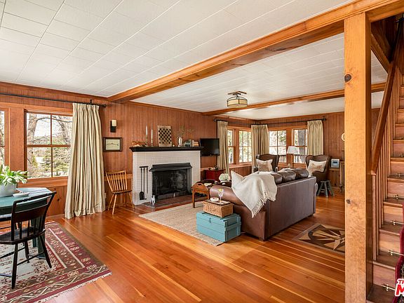 3rd image of 419 Hemlock Dr
