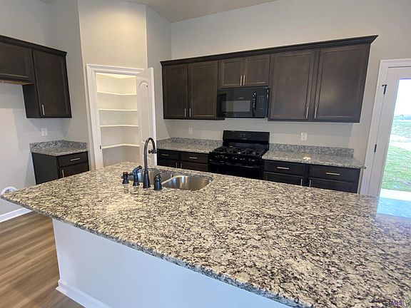 3rd image of 23161 Wilton Dr