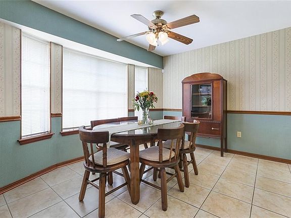 2nd image of 283 Saint Andrews Blvd
