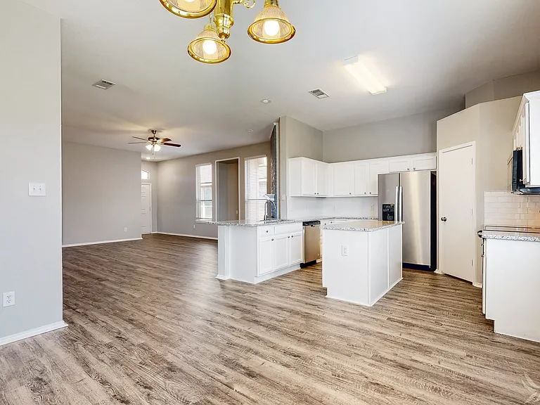 346 Leisure Ln — Photo 8