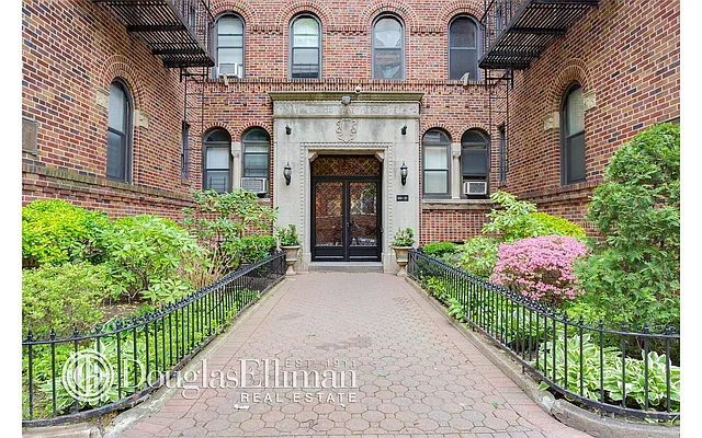 Sold by Douglas Elliman | media 21