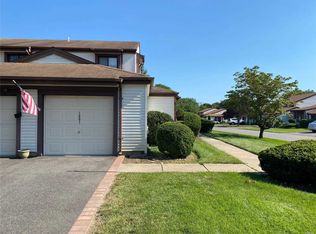 1001 Gotham Dr, Saint James, NY 11780