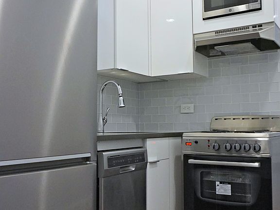 2nd image of 325 W 100th St