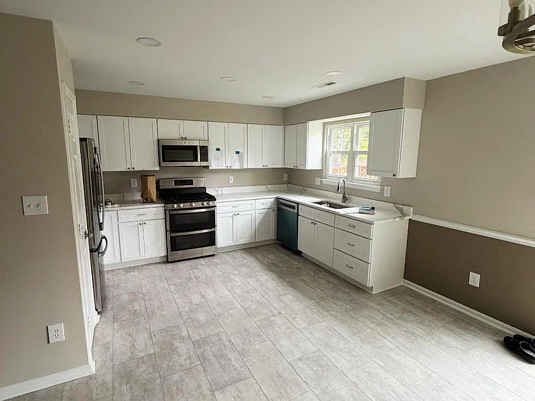 111 Connery Ter SW — Photo 2