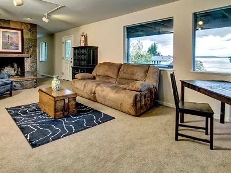 1058 California Ln SW — Photo 54