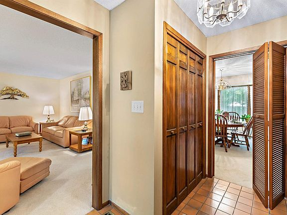 5th image of 2408 Westminster Dr