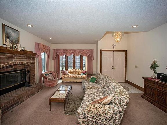 3rd image of 11002 W 99th St