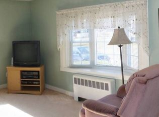 20 Plymouth Ave, Easthampton, MA 01027