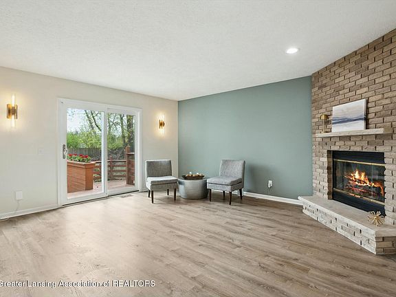 4th image of 976 Whittier Dr