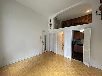 Rented by R New York