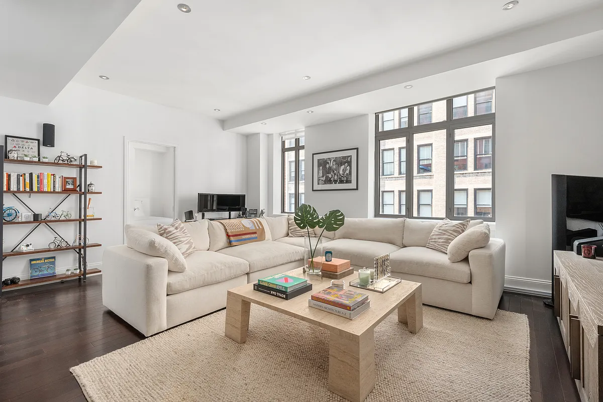 125 West 22nd St Unit 9C  