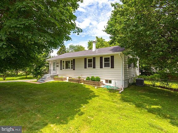 2nd image of 2417 Phillips Dr