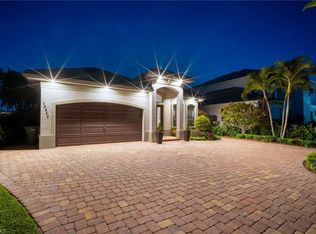 10340 Vanderbilt Dr, Naples, FL 34108