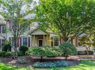 9 Wingate Rd, Lincoln, RI 02865