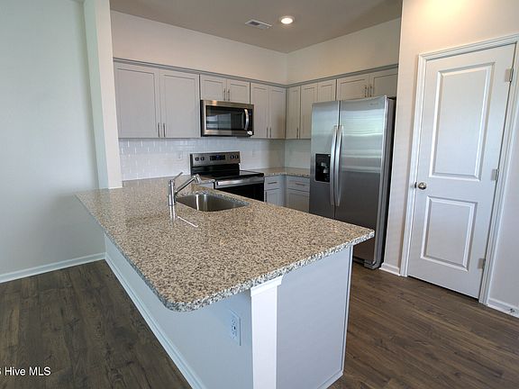 5th image of 2037 Clock Rd