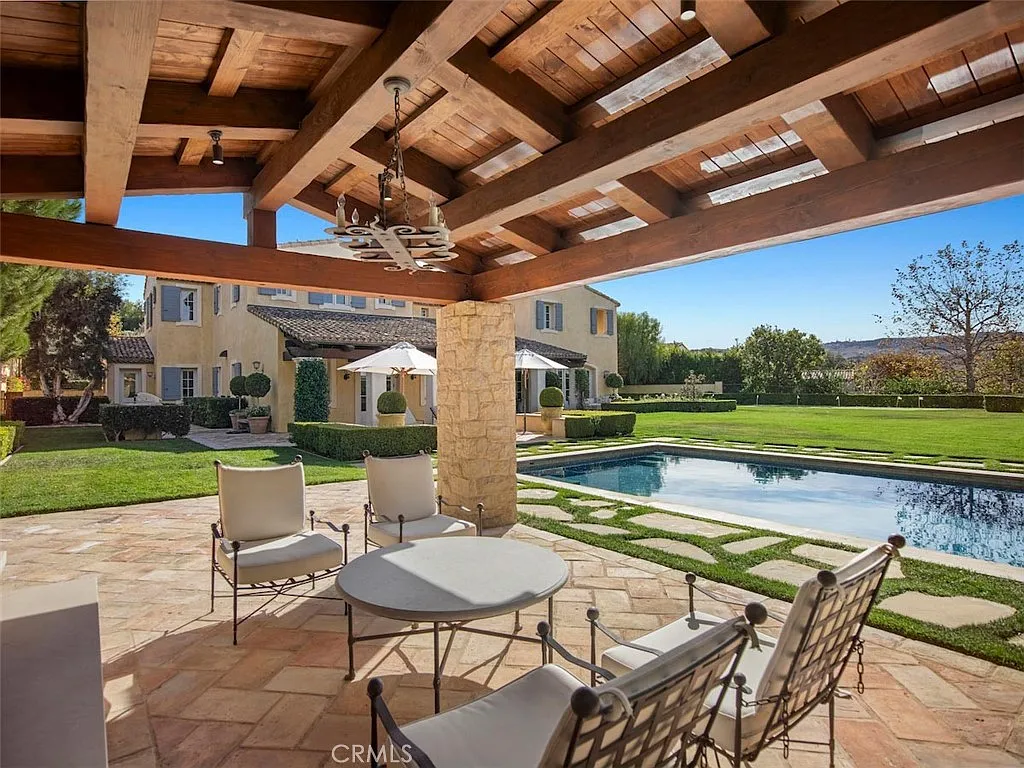 5 bed, 7.0 bath, 8233 sqft, $32,250 — Photo 3