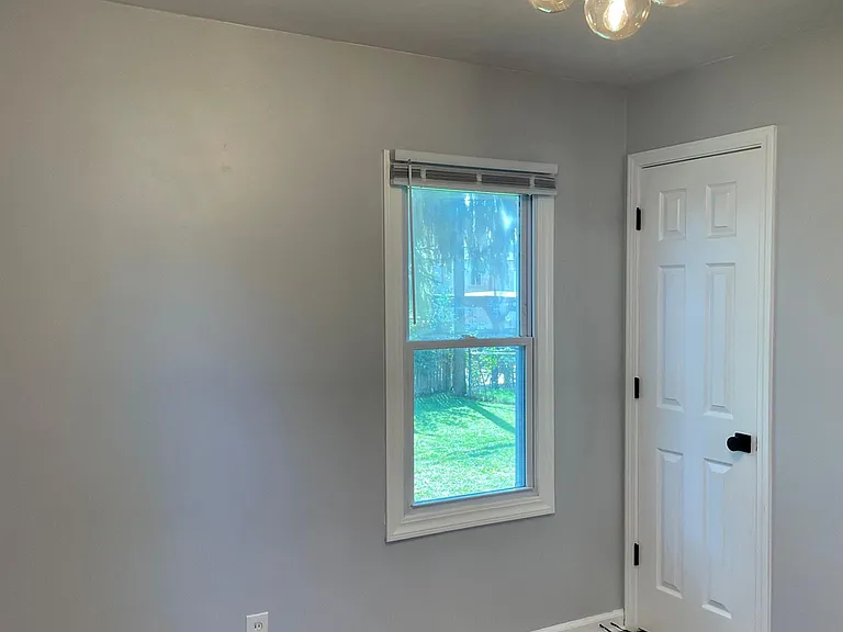 111 W Mapledale Ave — Photo 18