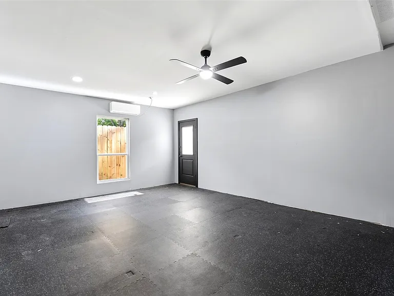 9403 Spaulding St — Photo 30