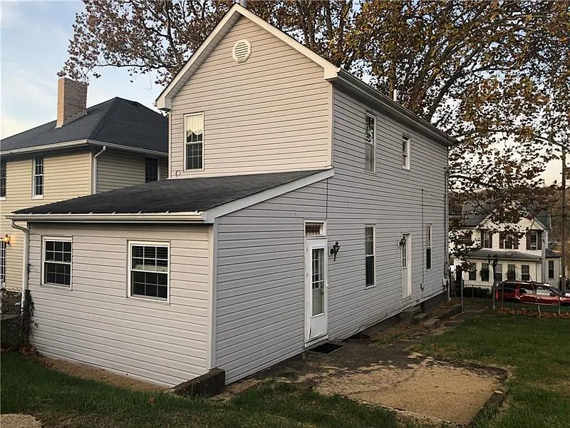 105 Lookout Ave photo 1