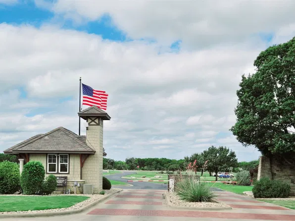 8200 E Dalmahoy Ct, Cleburne, TX 76033
