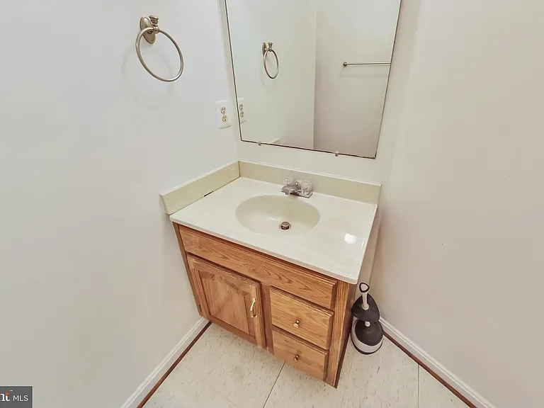 11924 Redtree Way — Photo 24