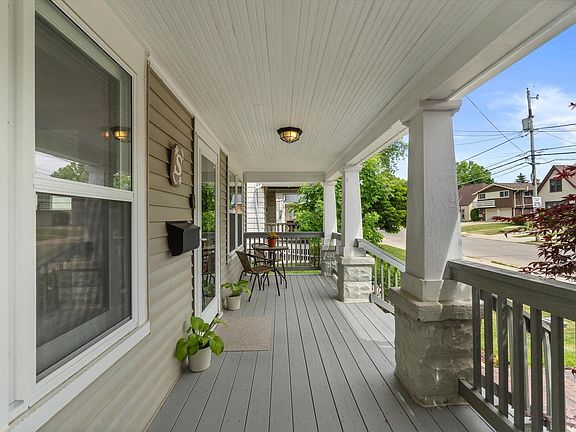 3rd image of 1220 E Warnimont AVENUE