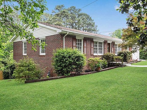 2nd image of 1109 Azalea Cir