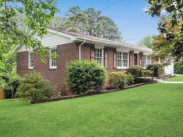1109 Azalea Cir — Photo 2