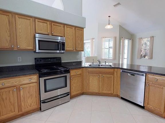 5th image of 2271 Omar St