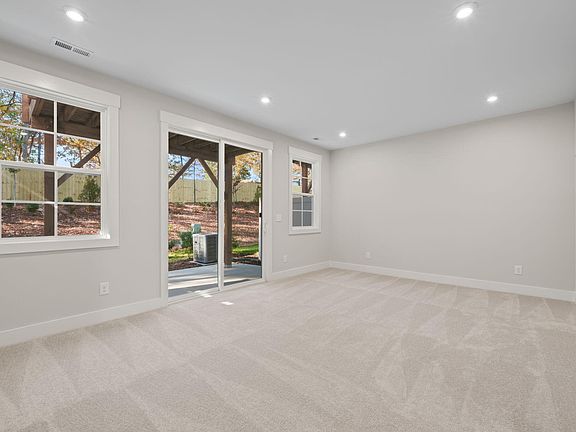 4th image of 530 Plumleaf Ln