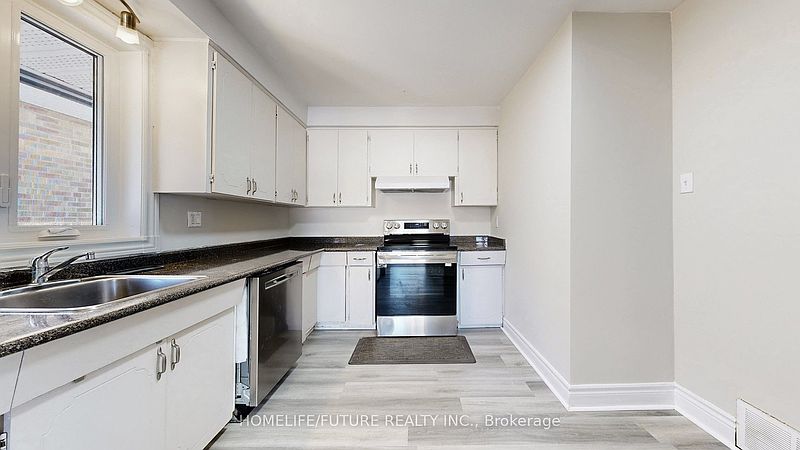 Toronto House for rent - 5 Bedrooms — photo 3