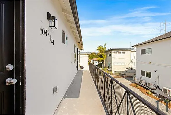 7045 S La Cienega Blvd #3 — Photo 9
