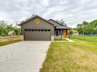 303 Chase Ave, Cleburne, TX 76031