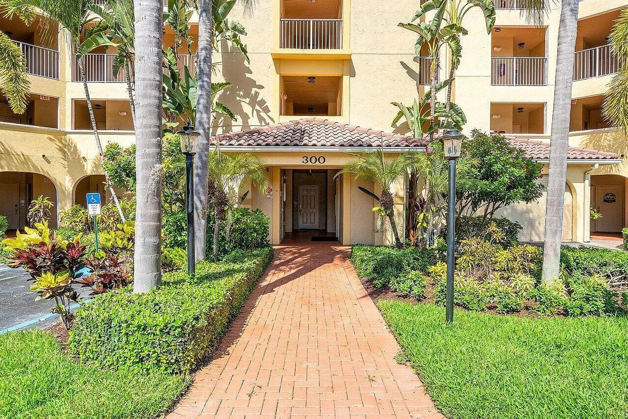 2 bed, 2.0 bath, 1192 sqft, $6,800 — Photo 3