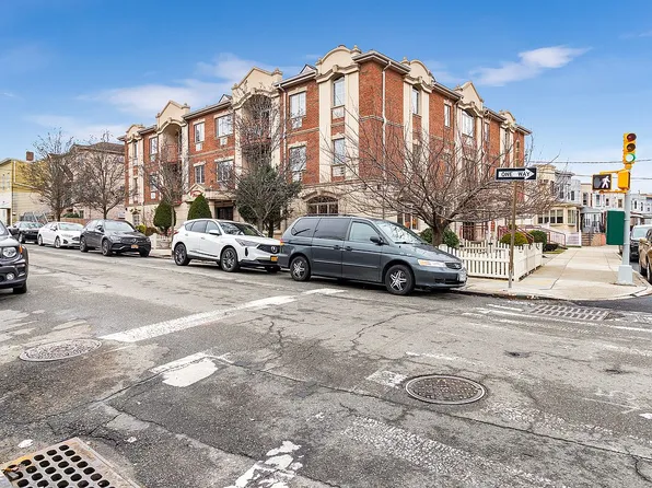 66-06 70th St APT 3B, Flushing, NY 11379