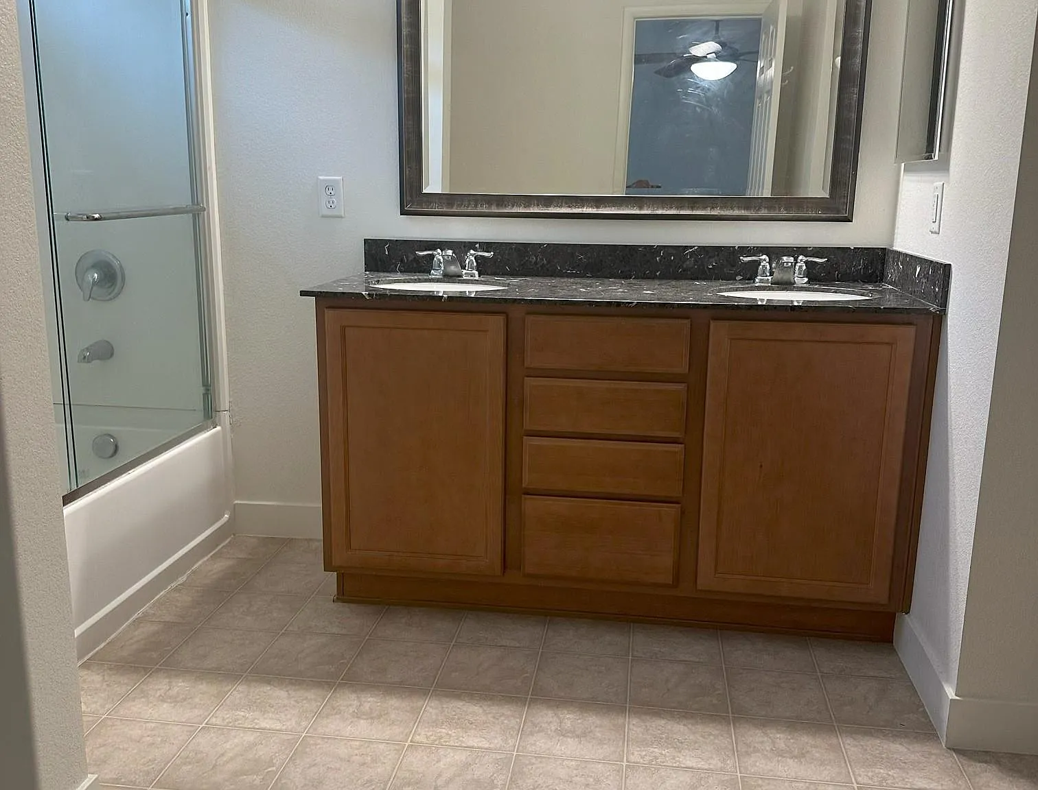 4 bed, 3.0 bath, 2424 sqft, $1,087 — Photo 3