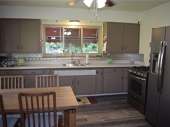 Updated eat in kitchen with SS appliances