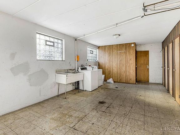 4th image of 5206 Montgomery Rd