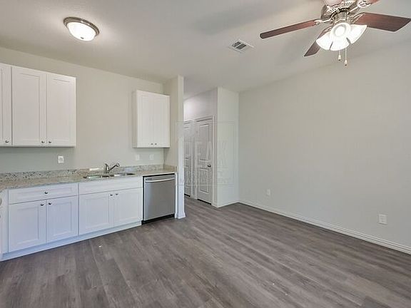 5th image of 1614 Ash Crescent St