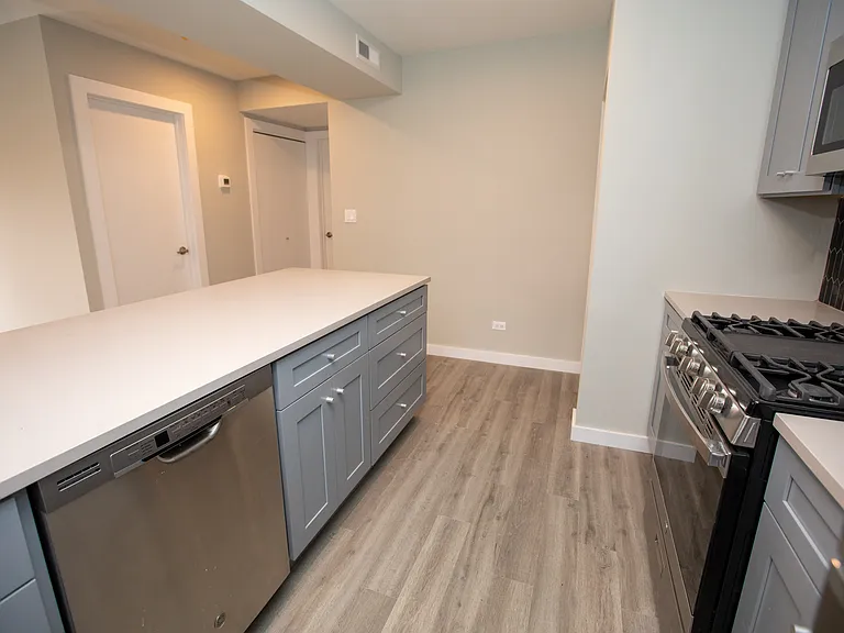 3355 N Whipple St #2S — Photo 3