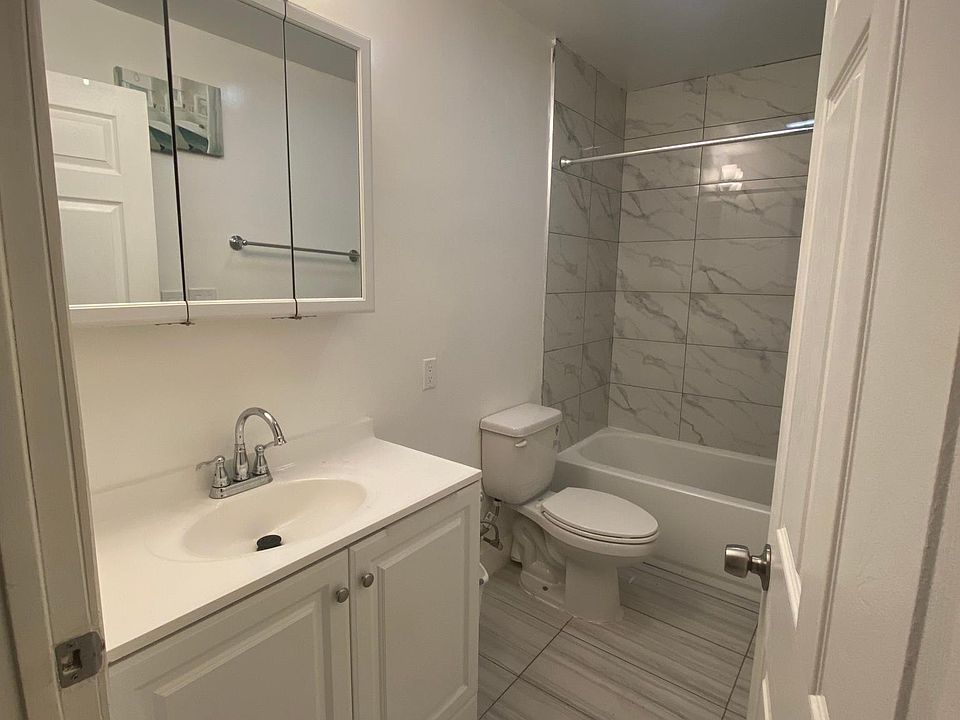 2nd image of 5112 Oakland St #208