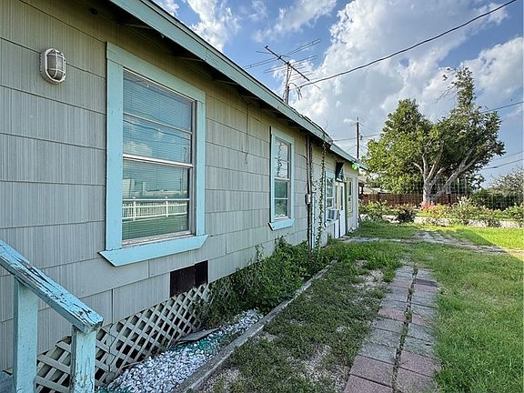 3rd image of 415 Creswell Dr